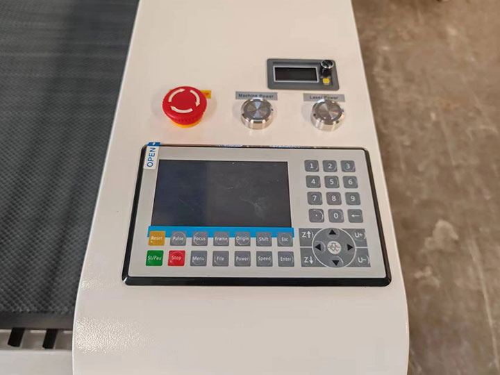 入門級(jí) CO2 業(yè)余愛(ài)好 適合初學(xué)者的激光切割機(jī)