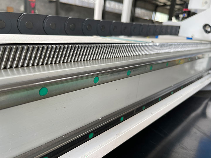 振動(dòng)刀切割機(jī)制造商