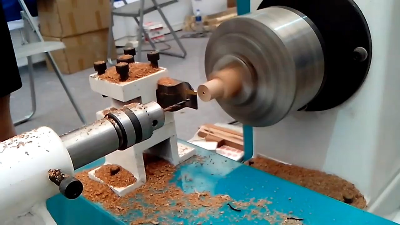 迷你臺(tái)式木工車床，適用于小型木制工藝品和藝術(shù)品